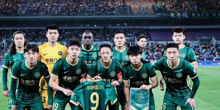 自称亚泰18岁后卫刘议阳女友的账号指控其恋爱期出轨、裸聊