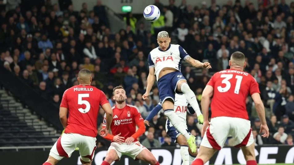 【头条】阿莱斯·奥帕特尔尼主场登顶环球马术冠军赛布拉格季后赛1.45米争时赛